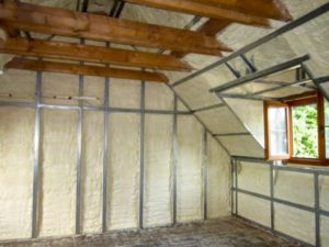 zateplení stěn a podkroví izolací Icynene