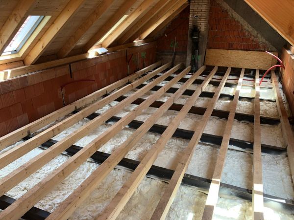 Zateplení stropu ve Hvozdnu izolací Icynene