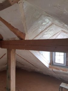 Zateplení podkroví izolací ICYNENE v obci Holostřevy